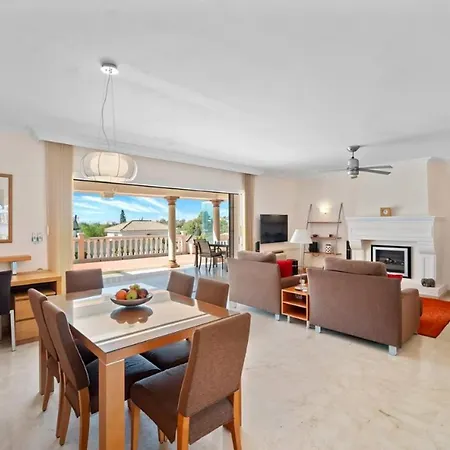 Spacious And Comfortable Chalet Hébergement de vacances *