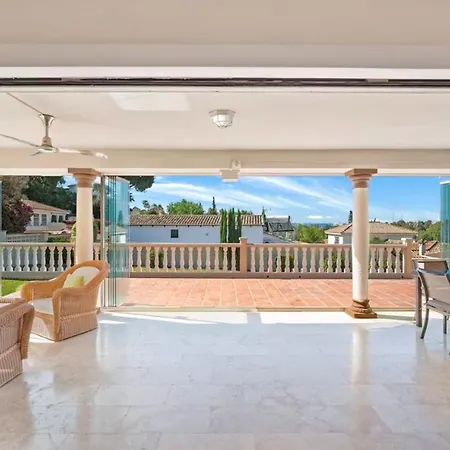 Spacious And Comfortable Chalet Hébergement de vacances Marbellac