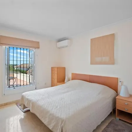 Hébergement de vacances Spacious And Comfortable Chalet Marbellac